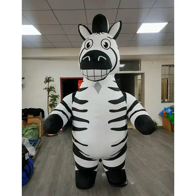 大人用、全身を覆う、ふわふわ素材のゼブラの着ぐるみ。パーティ - Event & Party Supply のレビューと価格