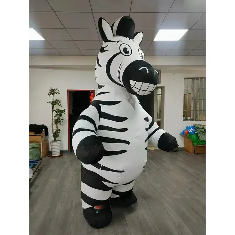 大人用、全身を覆う、ふわふわ素材のゼブラの着ぐるみ。パーティ - Event & Party Supply のレビューと価格
